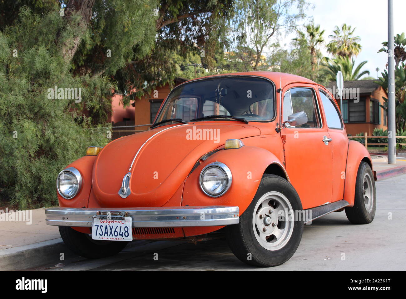 Orange beetle Auto auf der Straße geparkt in San Diego Stockfoto