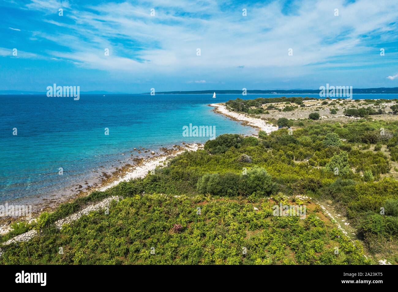 Dorf Lun, Insel Pag malerischen Strand Luftaufnahme. Lika Senj, Kroatien. Mediterrane Landschaft. Stockfoto
