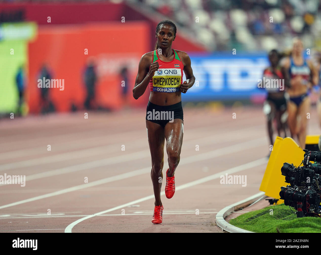 Doha, Katar. 30 Sep, 2019. Beatrice Chepkoech von Kenia konkurrieren in der 3000 Meter steeple Chase für Frauen während des 17. IAAF Leichtathletik WM in der Khalifa Stadion in Doha, Katar. Ulrik Pedersen/CSM/Alamy leben Nachrichten Stockfoto