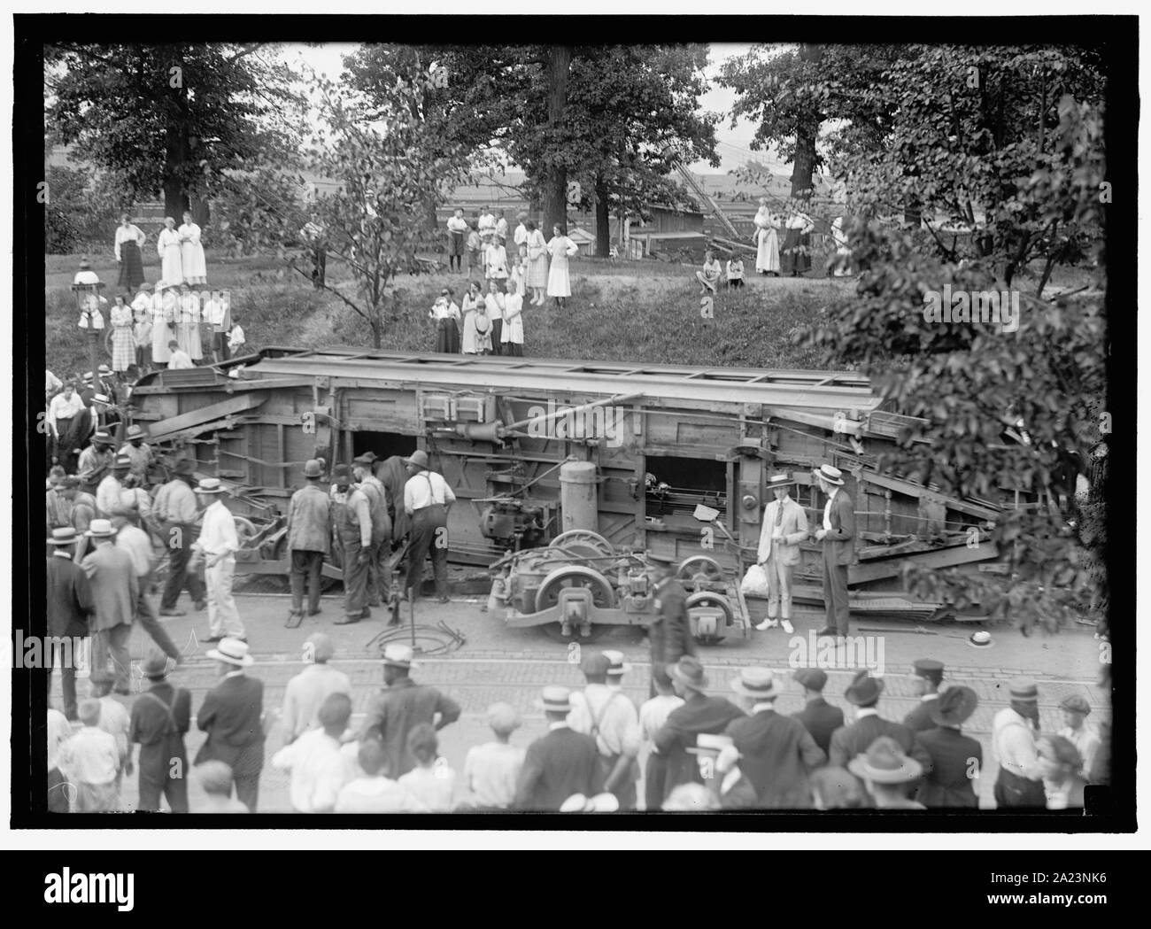 Umgeworfen STRASSE AUTO Stockfoto