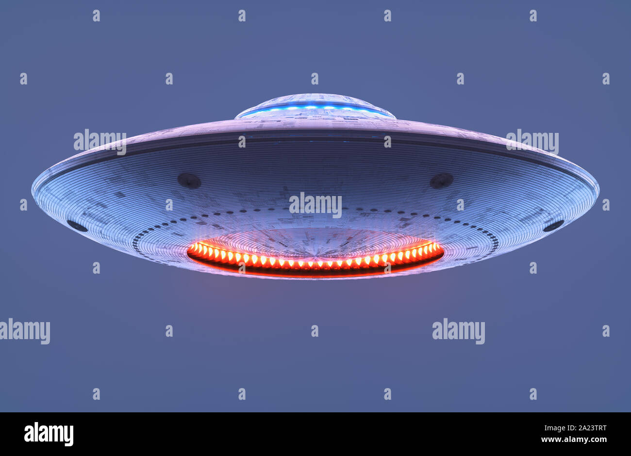 Unbekanntes Flugobjekt. UFO mit Freistellungspfad enthalten. Stockfoto