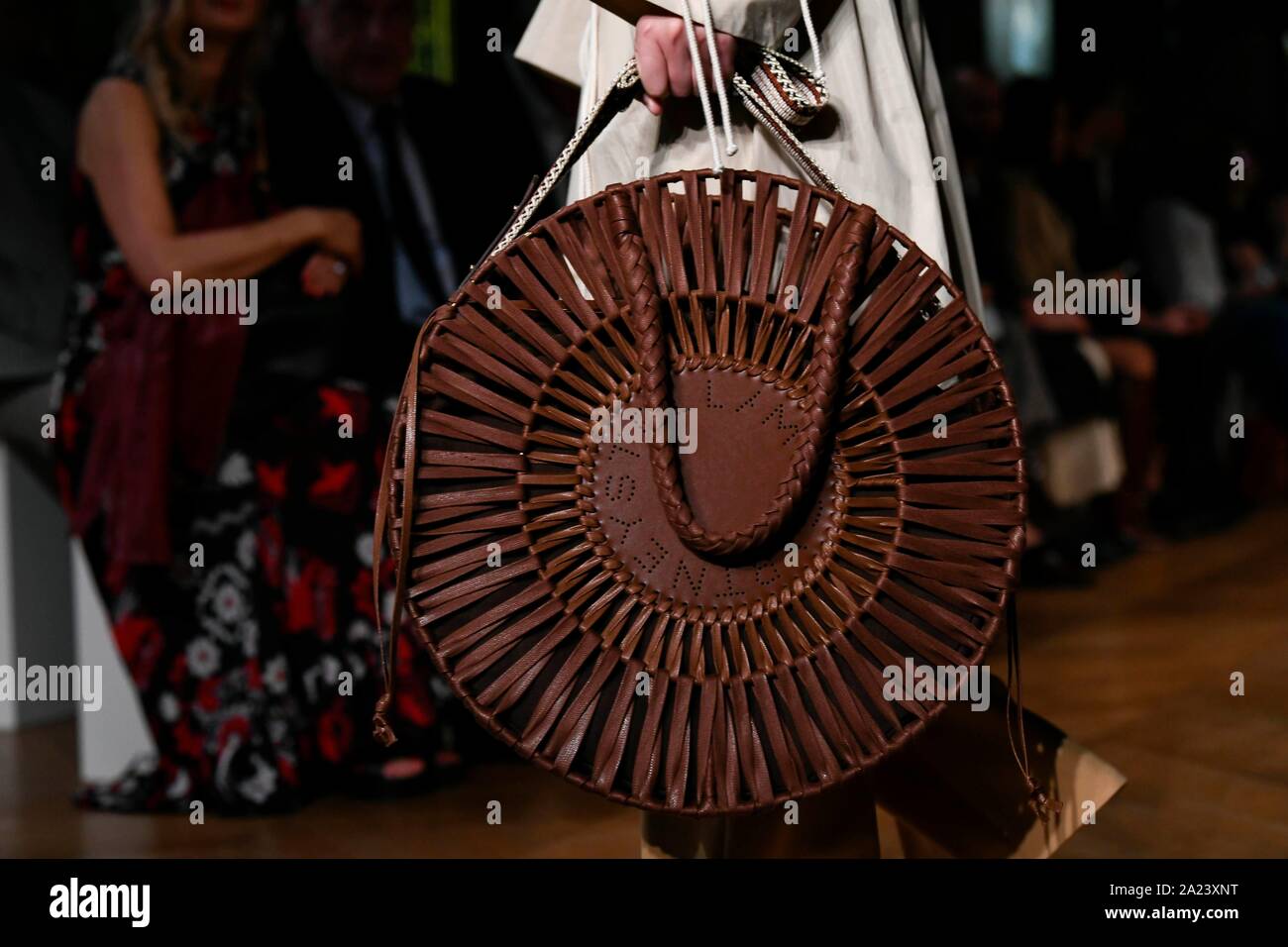 Paris, Frankreich. 30 Sep, 2019. Stella McCartney SS 20 Start- und Landebahn bei der Paris Fashion Week - Paris, Frankreich 30/09/2019 | Verwendung der weltweiten Kredit: dpa/Alamy leben Nachrichten Stockfoto