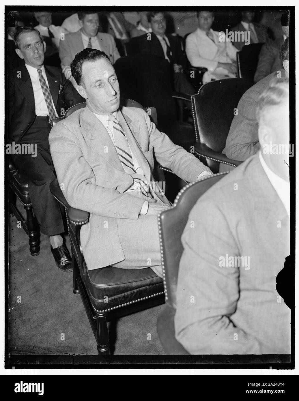 Pacific Coast Marine Arbeiterführer verleiht mit CIO Kopf. Washington, D.C., 7. Harry Bridges, der führte die 1934 und 1936 marine Streiks an der Pazifischen Küste, John Lewis, C.I.O. Kopf, und anderen maritimen Gewerkschaftsführer zu Plan für eine koordinierte Organisationsgrad in der Branche. Nach dem Treffen sagte der C.I.O. Lewis auf dem Weg zu einer Verständigung über eine einheitliche Politik für die gesamte maritime Wirtschaft kooperieren würde, 7/6/37 Stockfoto