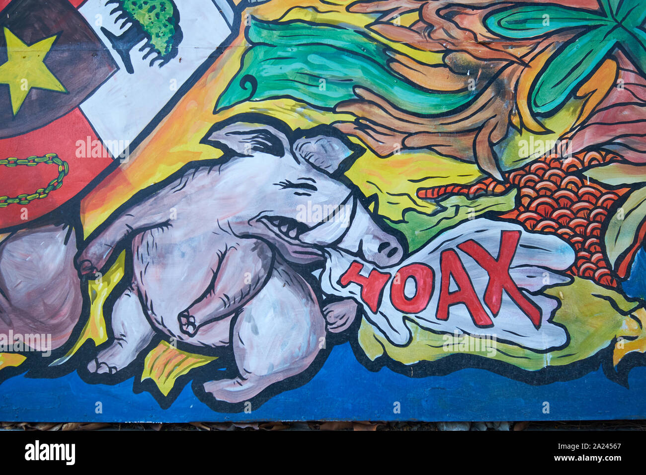 Ein Detail einer politischen Plakat Wandbild, Kommentar zu einem bestimmten Thema als Hokuspokus. In Surabaya, Indonesien. Stockfoto