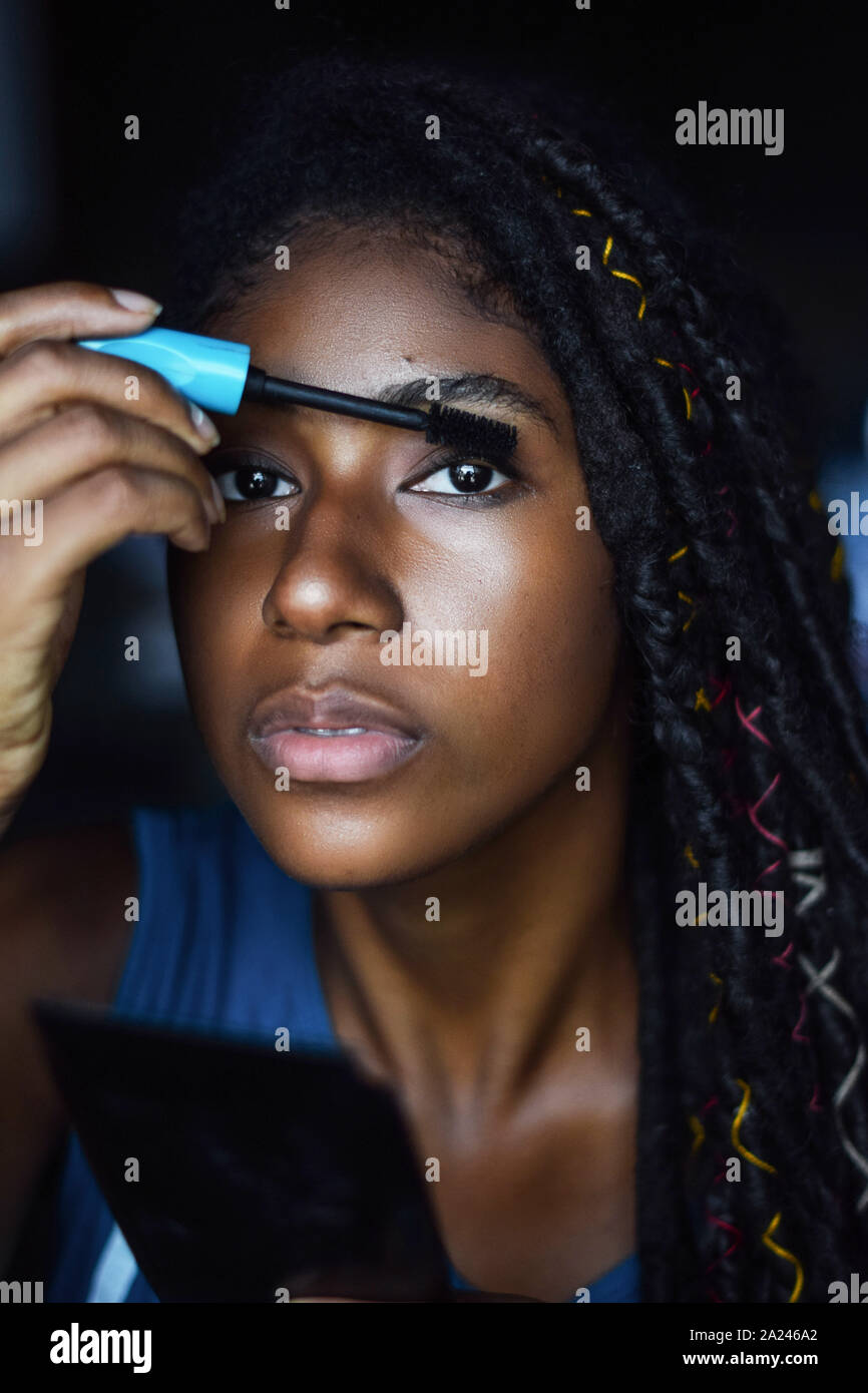 Junge schwarze Frau Anwendung bilden, Cali, Kolumbien Stockfoto
