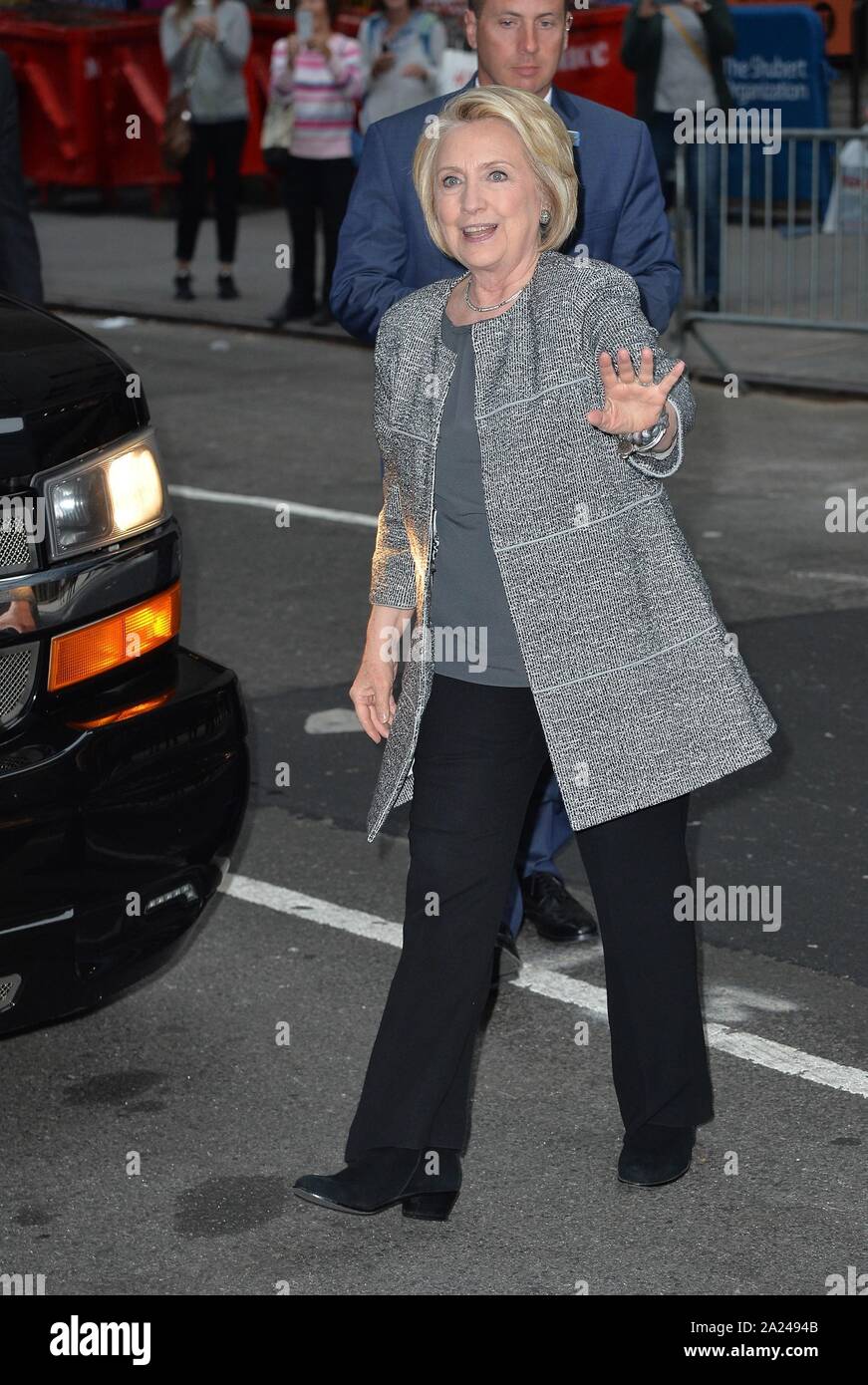 New York, NY, USA. 30 Sep, 2019. Hillary Clinton heraus und über für Celebrity Candids-MON, New York, NY 30. September 2019. Credit: Kristin Callahan/Everett Collection/Alamy leben Nachrichten Stockfoto