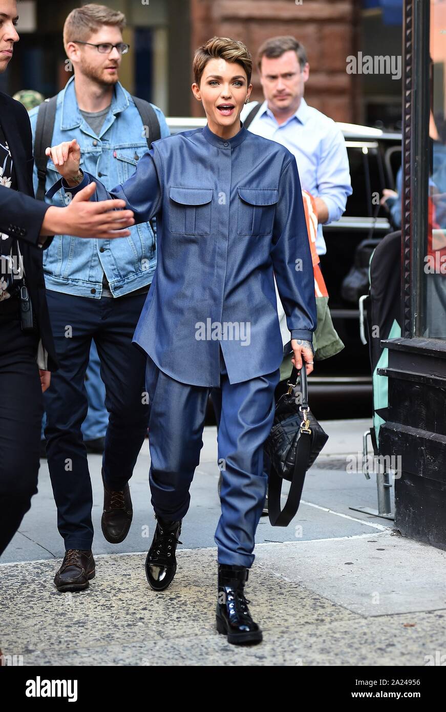 New York, NY, USA. 30 Sep, 2019. Ruby Rose heraus und über für Celebrity Candids-MON, New York, NY 30. September 2019. Credit: Kristin Callahan/Everett Collection/Alamy leben Nachrichten Stockfoto