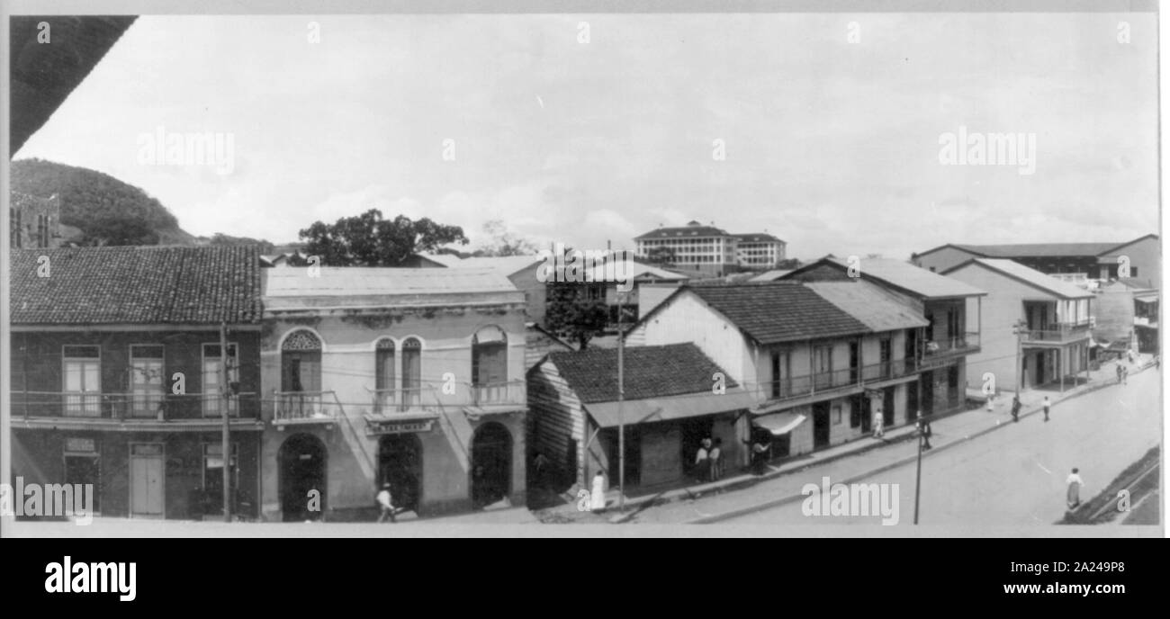 Panorama von Panama City, Republik Panama, Straße, Gebäude und Bahnhof in der Mitte rechts Stockfoto
