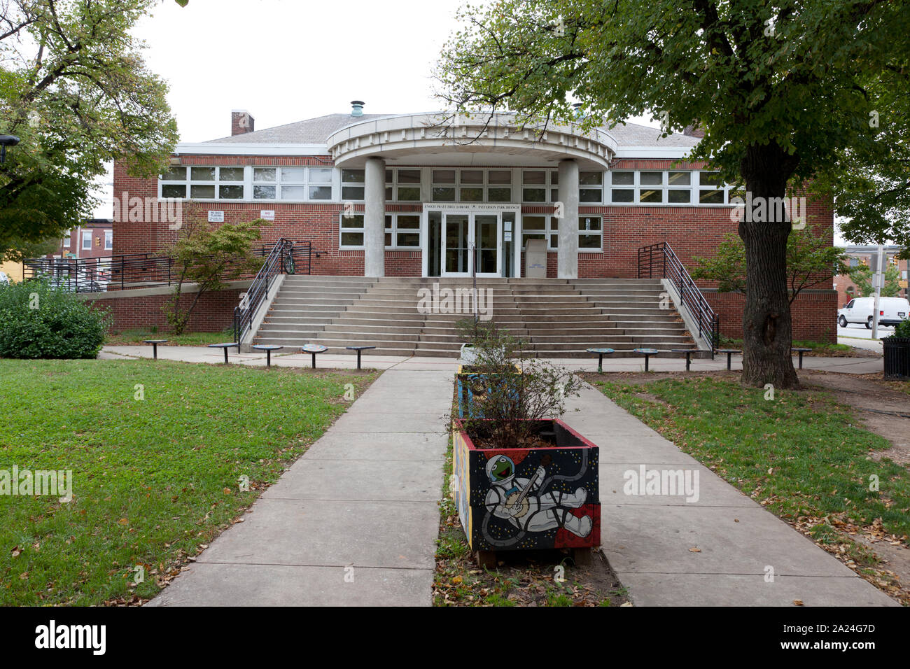 Patterson Park Zweig des Enoch Pratt Free Library System auf der östlichen Seite der Bibliothek Square, Baltimore, Maryland Stockfoto