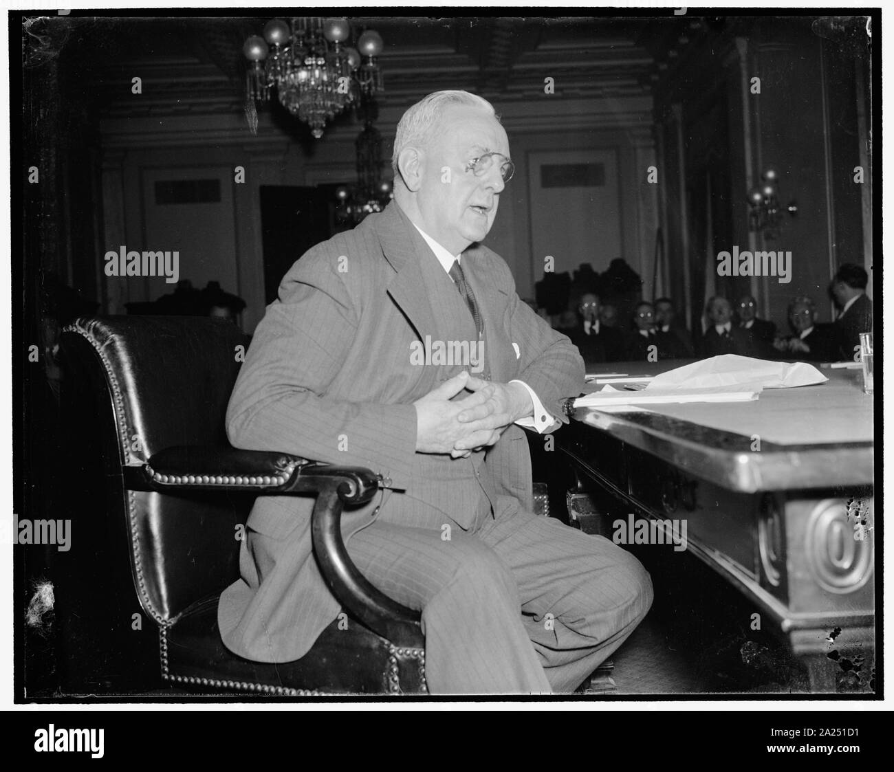 Pettengill Bill wirkt sich auf die Waterfront arbeit Senatsausschuss erzählt. Washington, D.C., am 17. März. F.S. Davis, der Boston Handelskammer, heute erklärte der Senat der Interstate Commerce Unterausschuss, die Passage der Pettengill Bill Genehmigungsverfahren Eisenbahnen niedrigerer Preis für lange Strecken zu verlangen als für kurze haben eine verheerende Wirkung auf die Waterfront Arbeit würde, 3/17/38 Stockfoto