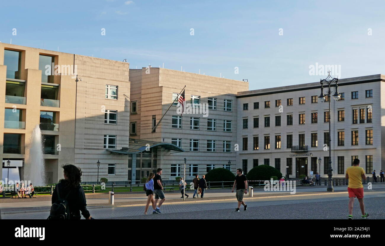 Die Botschaft der Vereinigten Staaten von Amerika in Berlin ist die diplomatische Vertretung der Vereinigten Staaten von Amerika in der Bundesrepublik Deutschland. Die aktuelle Anlage wurde im Juli 2008 eröffnet Stockfoto