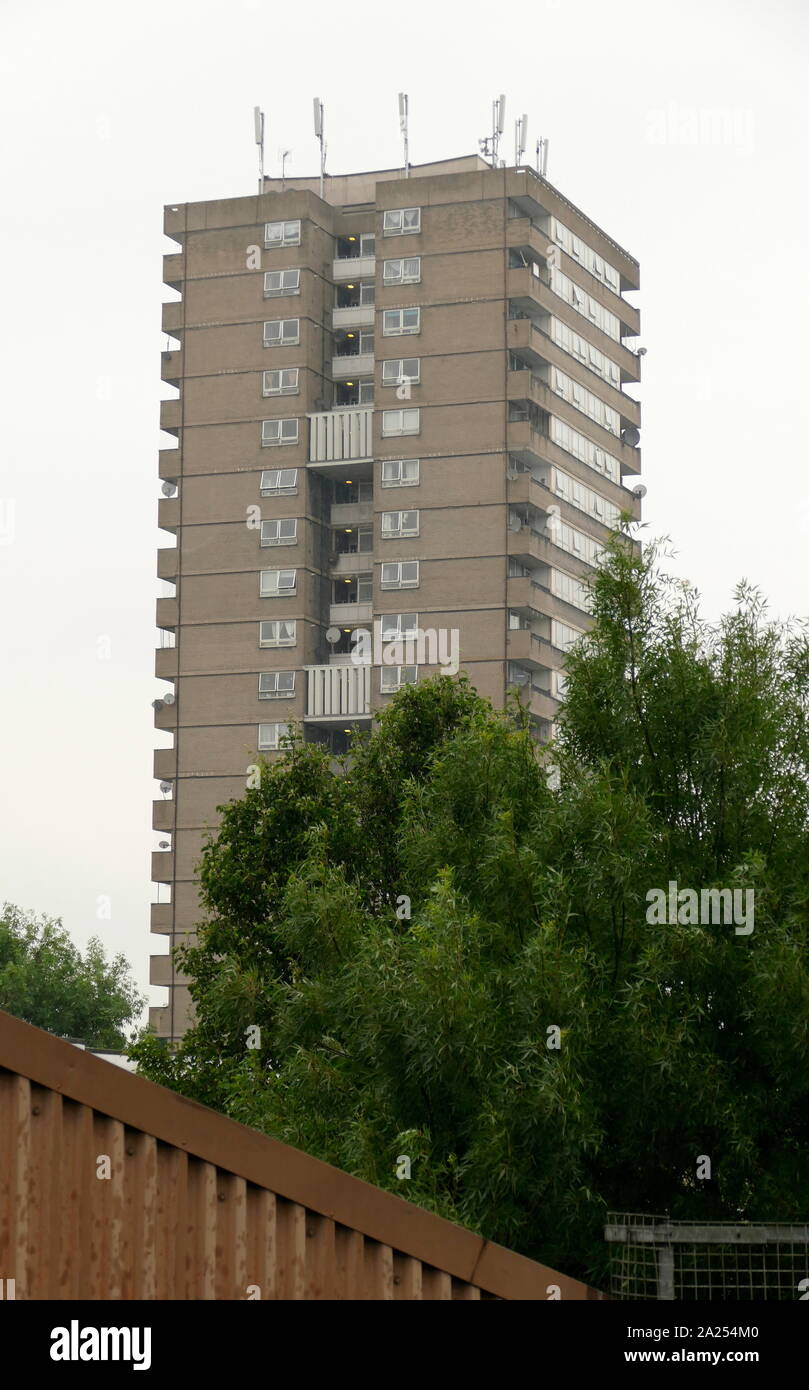 Hochhaus in West London. Tower Blocks im Vereinigten Königreich, waren Gegenstand der Inspektion durch Feuer und Sicherheit Beamten nach dem Grenfell Turm Brand in London. Das Feuer trat am 14. Juni 2017. Im 24-stöckigen Turm Grenfell Block von Sozialwohnungen Wohnungen in Kensington, West London. Es verursachte mindestens 80 Todesfälle Stockfoto