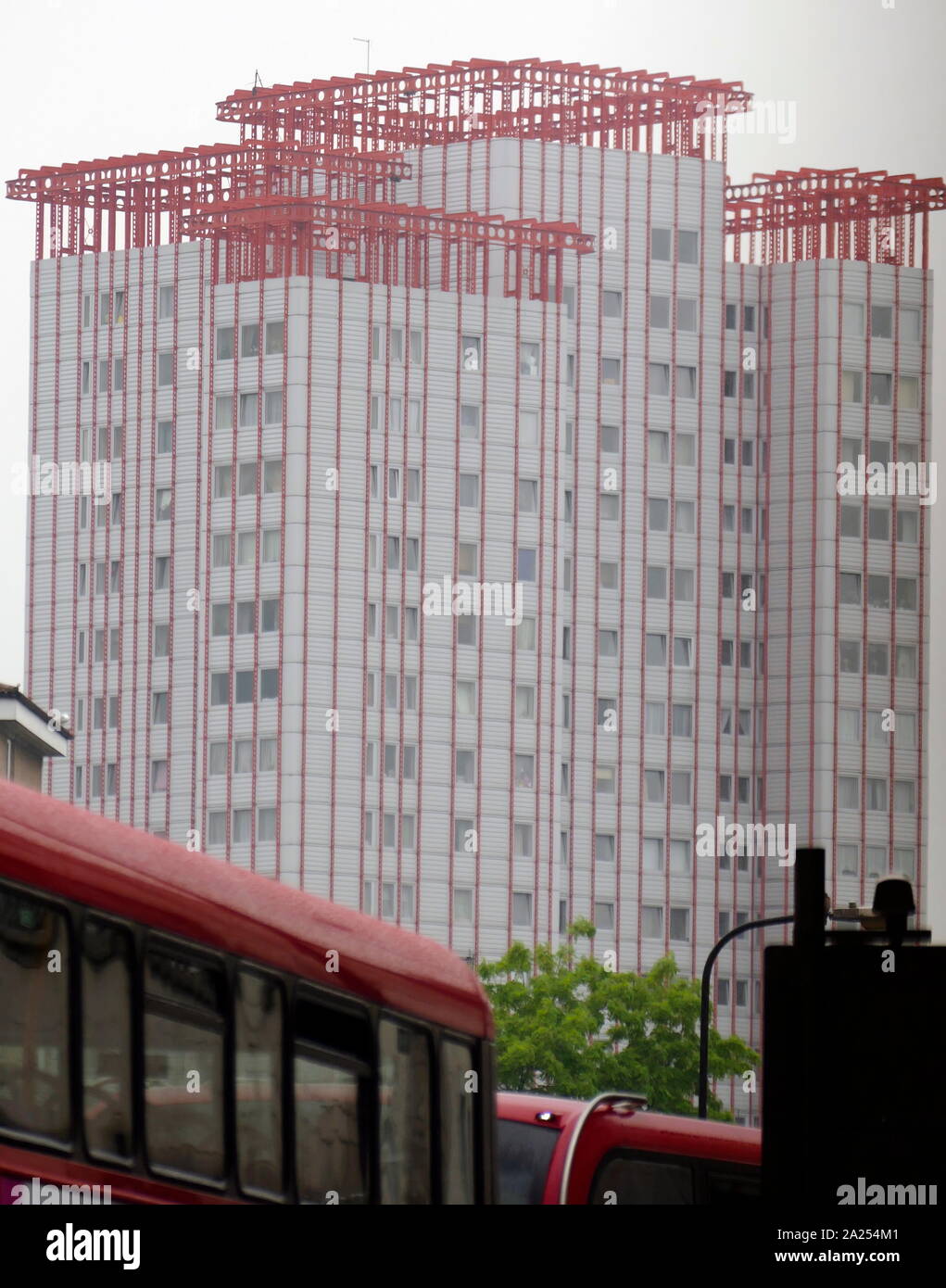 Hochhaus in West London. Tower Blocks im Vereinigten Königreich, waren Gegenstand der Inspektion durch Feuer und Sicherheit Beamten nach dem Grenfell Turm Brand in London. Das Feuer trat am 14. Juni 2017. Im 24-stöckigen Turm Grenfell Block von Sozialwohnungen Wohnungen in Kensington, West London. Es verursachte mindestens 80 Todesfälle Stockfoto