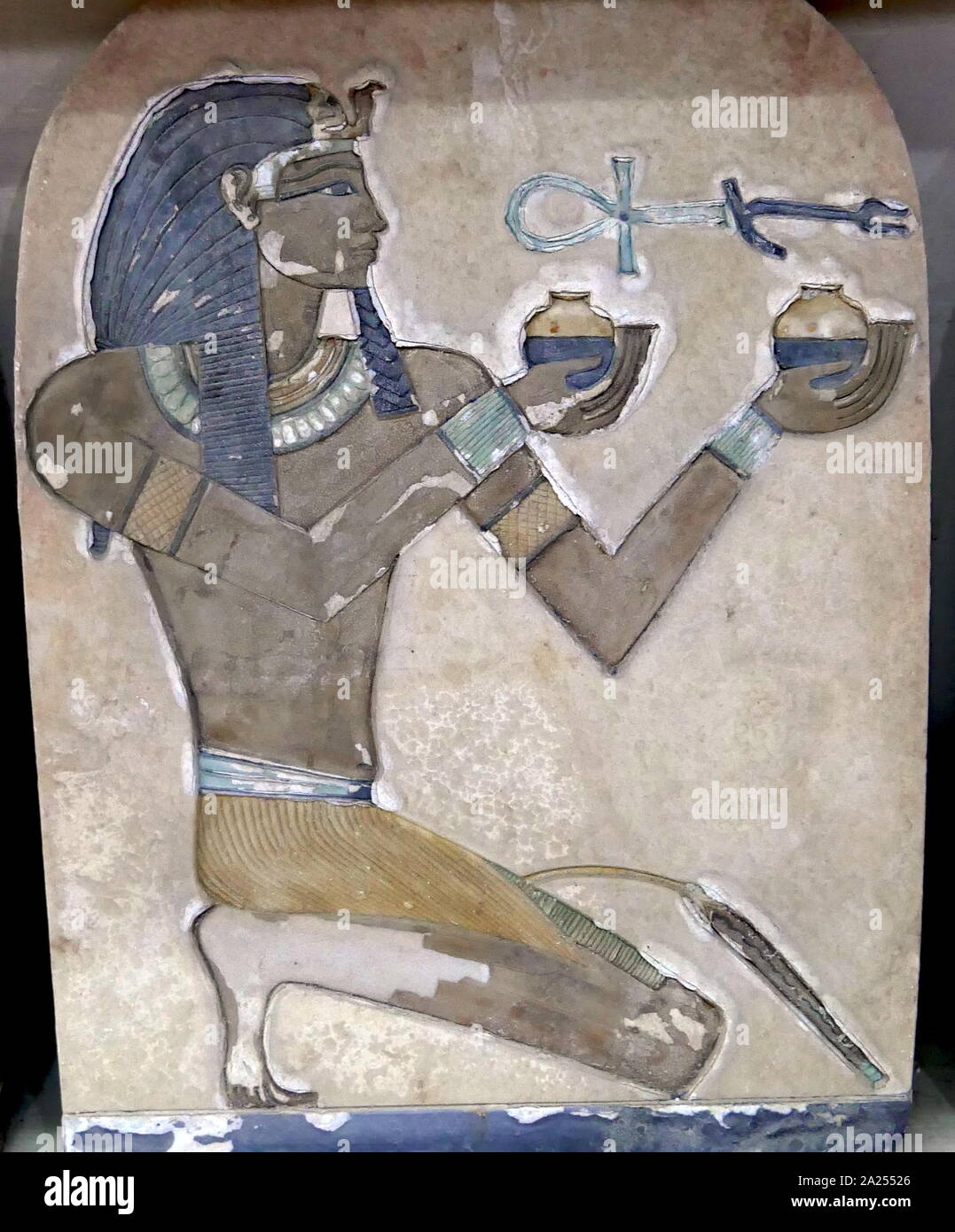 Alabaster Plakette Darstellung ein Pharao im Gebet. "Ägyptischer Alabaster', haben eine durchscheinende aussehen, wenn sie dem Licht ausgesetzt Stockfoto