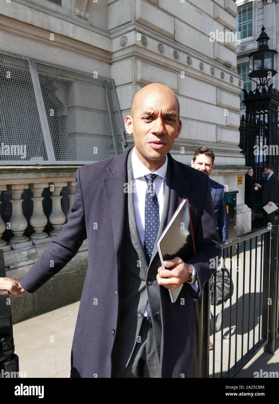 Chuka Umunna, britischer Politiker, der Mitglied des Parlaments (MP) für Streatham seit 2010. Er war ein Mitglied der Labour Partei, bis 2019, als er resigniert Die unabhängige Gruppe zu bilden zusammen mit sechs anderen MPs. Nach Gesprächen in der Downing Street bei einem Messer Kriminalität Gipfel, April 2019 gesehen Stockfoto