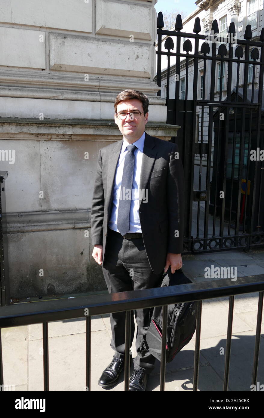 Andy Burnham visits Downing Street für eine "Messer Kriminalität Gipfeltreffen vom April 2019. Andrew Burnham; die britischen Labour-Abgeordneten und die Kooperative Politiker; Bürgermeister von Greater Manchester seit Mai 2017. Zuvor war er Mitglied des Parlaments (MP) Stockfoto