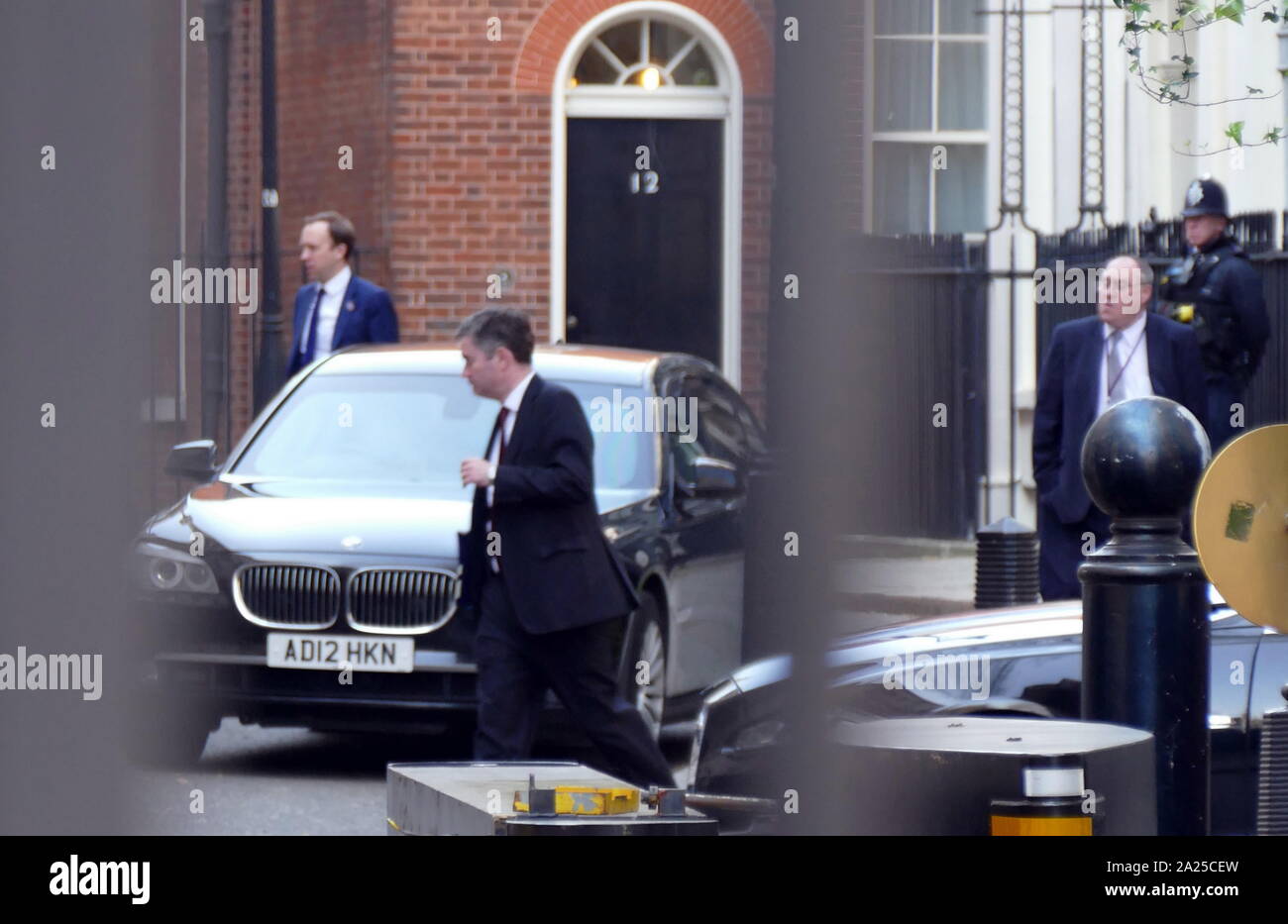 David Gauke (Staatssekretär für Justiz) und Matthew Hancock (Staatssekretär für Gesundheit) Verlassen der Downing Street nach einer Kabinettssitzung am Brexit. April 2019 Stockfoto