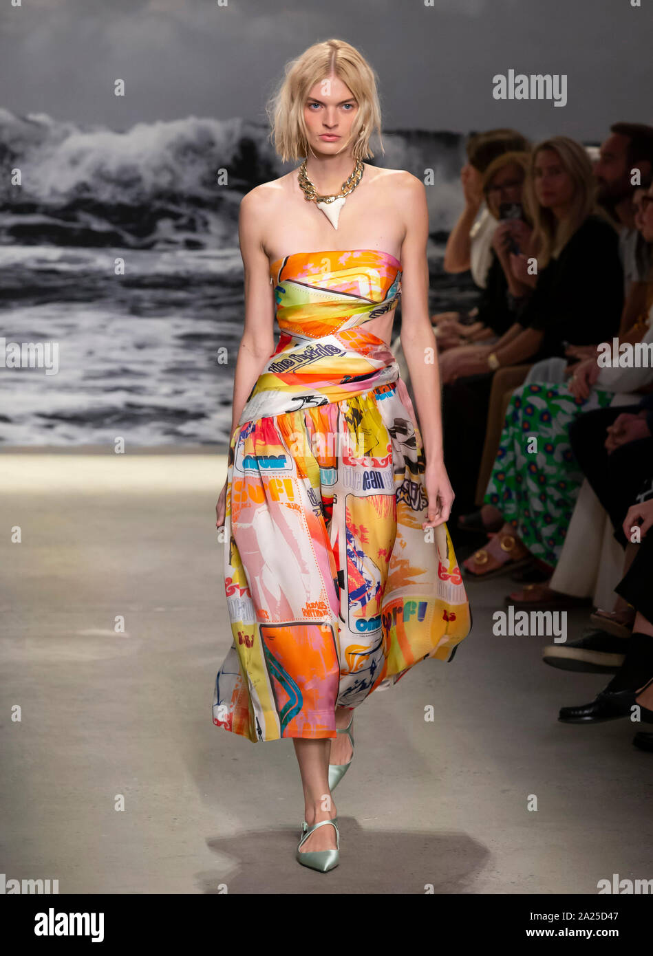 New York, NY-Sept 09, 2019: ein Modell geht der Start- und Landebahn an der Zimmermann Frühling Sommer 2020 Fashion Show Stockfoto