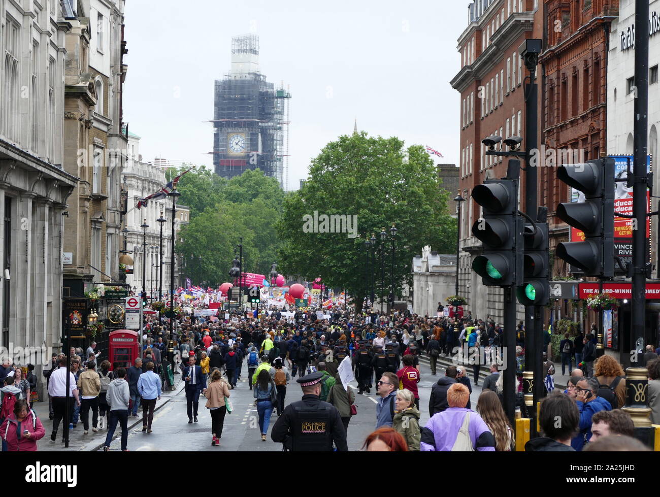 Demonstrationen in Whitehall und Trafalgar Square London während der Staatsbesuch von US-Präsident Donald Trump nach Großbritannien; Juni 2019 Stockfoto