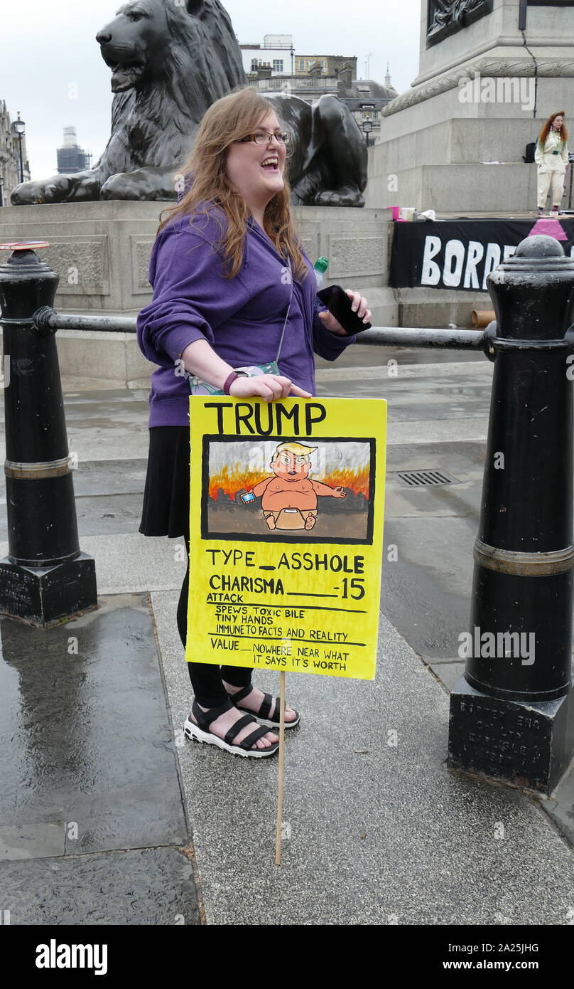 Demonstrationen in Whitehall und Trafalgar Square London während der Staatsbesuch von US-Präsident Donald Trump nach Großbritannien; Juni 2019 Stockfoto