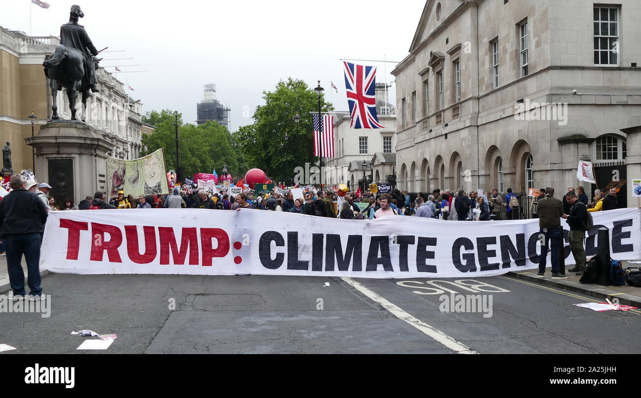 Demonstrationen in Whitehall und Trafalgar Square London während der Staatsbesuch von US-Präsident Donald Trump nach Großbritannien; Juni 2019 Stockfoto