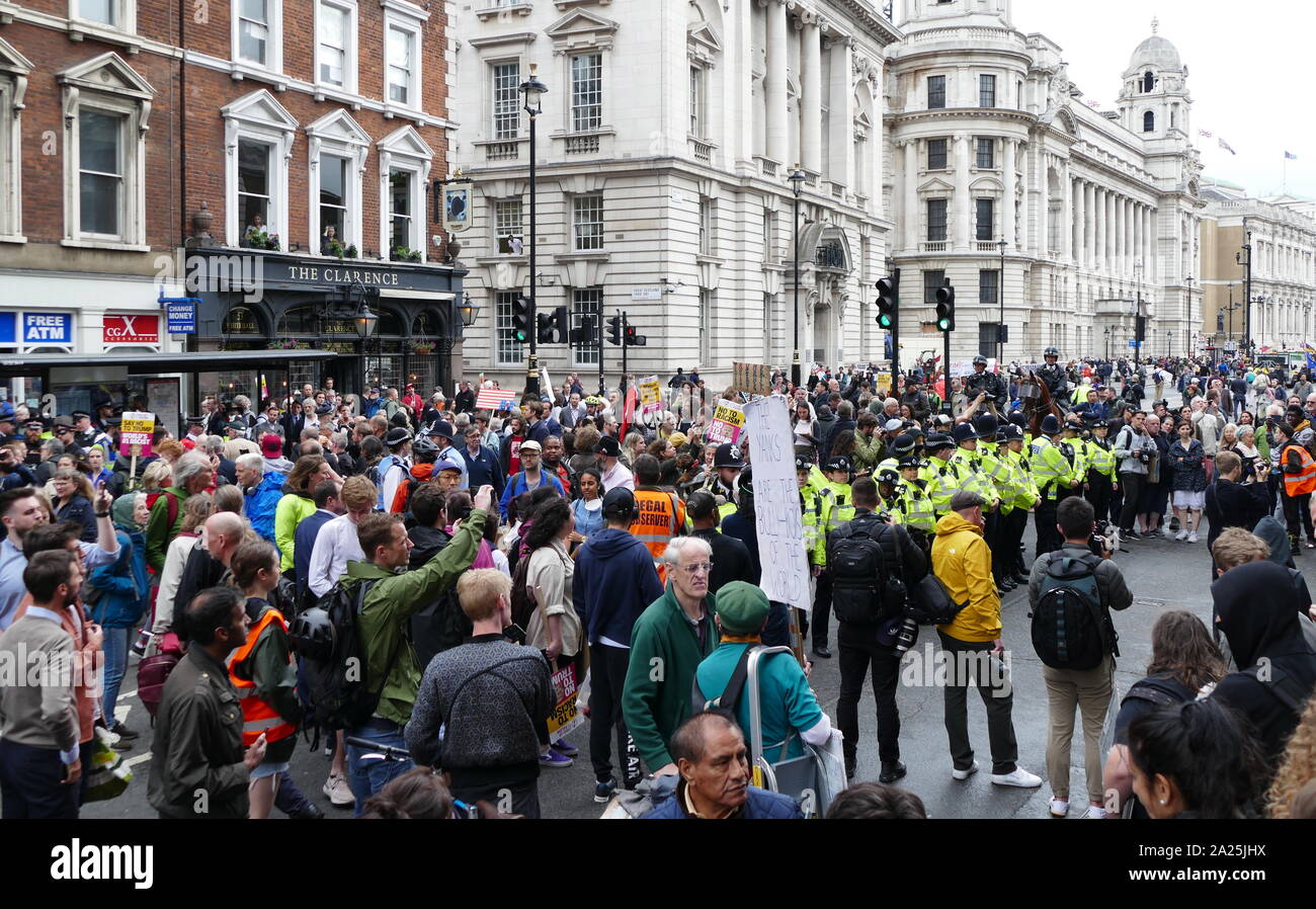 Demonstrationen in Whitehall und Trafalgar Square London während der Staatsbesuch von US-Präsident Donald Trump nach Großbritannien; Juni 2019 Stockfoto