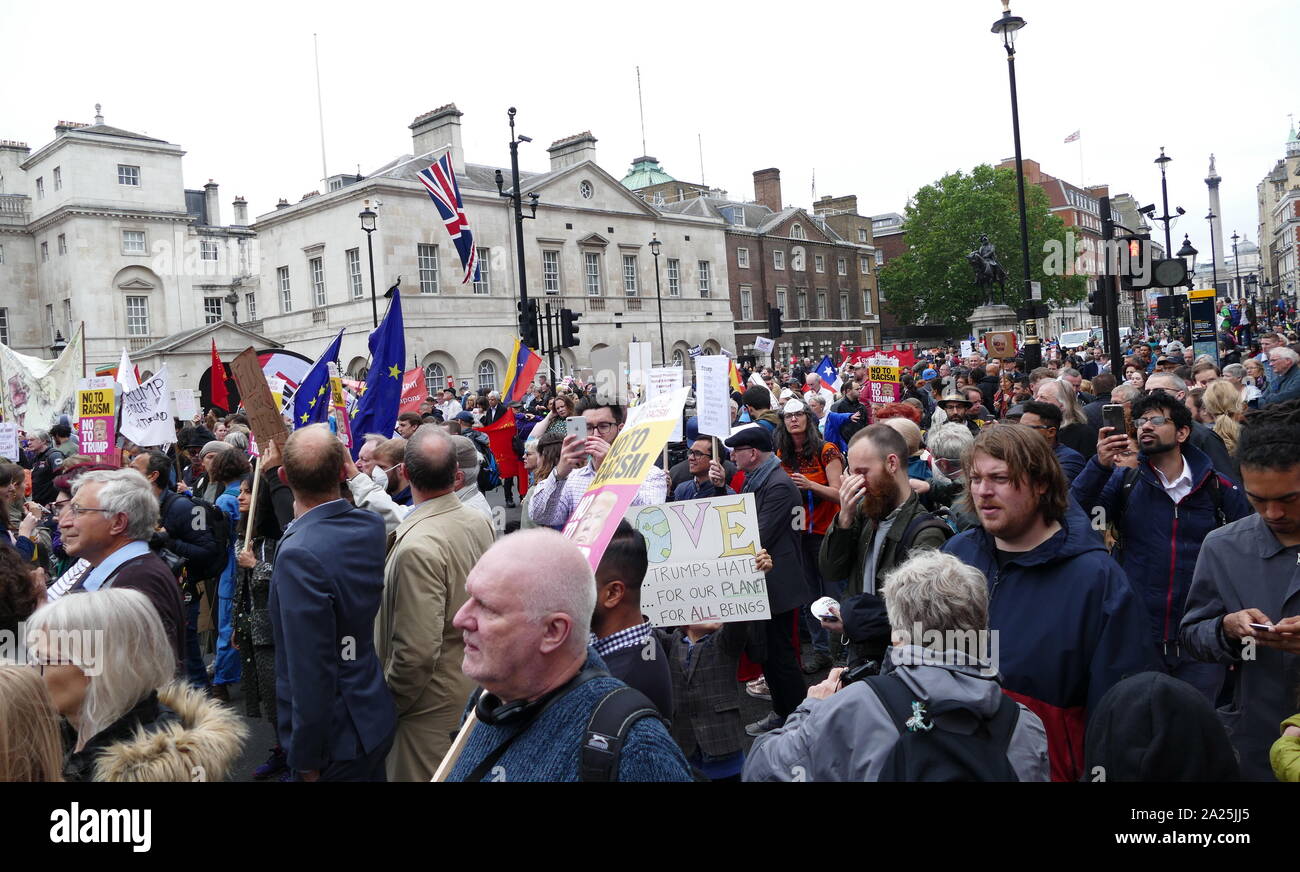 Demonstrationen in Whitehall und Trafalgar Square London während der Staatsbesuch von US-Präsident Donald Trump nach Großbritannien; Juni 2019 Stockfoto