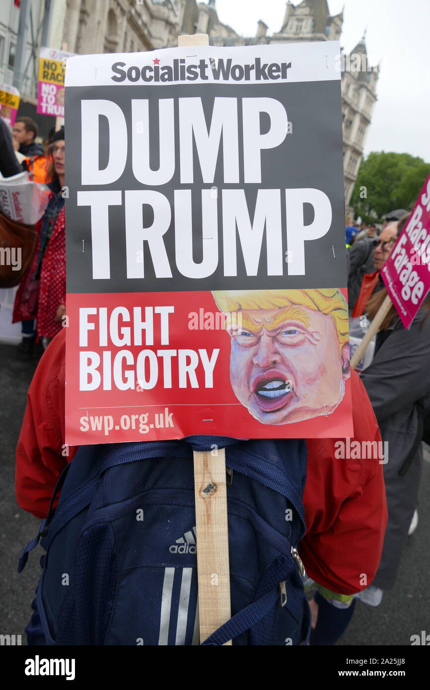 Demonstrationen in Whitehall und Trafalgar Square London während der Staatsbesuch von US-Präsident Donald Trump nach Großbritannien; Juni 2019 Stockfoto