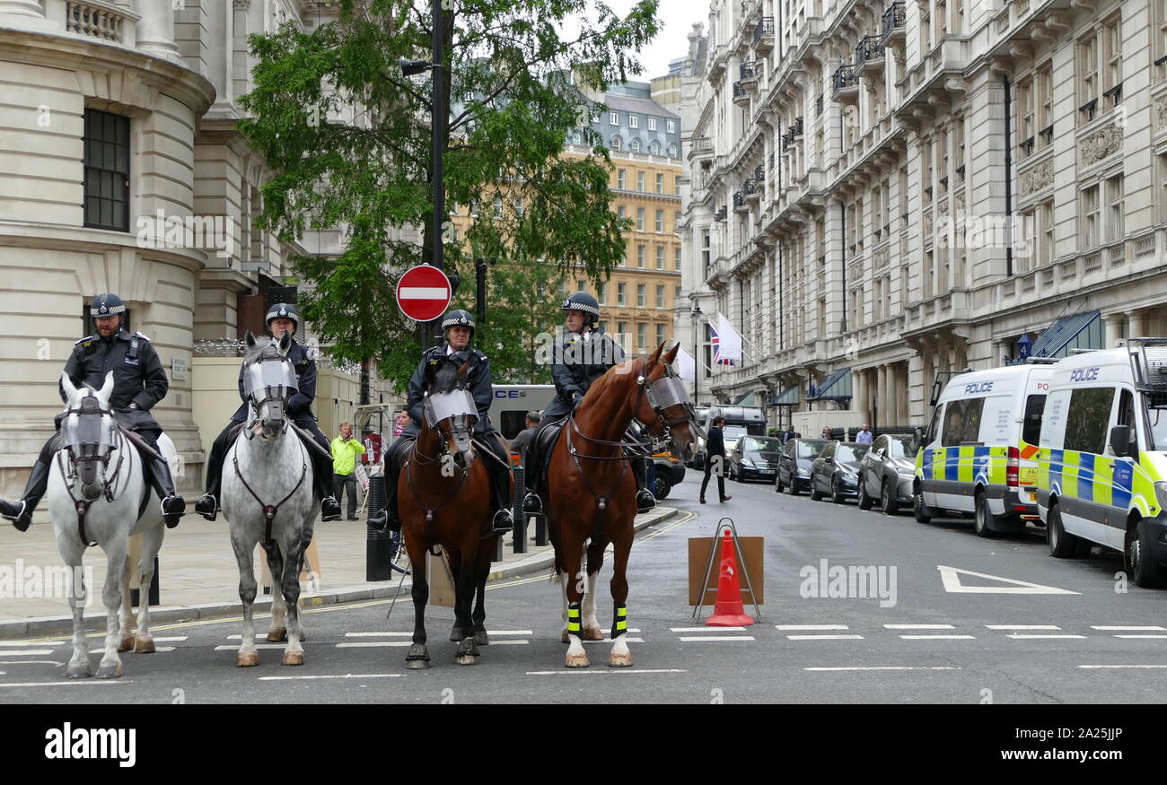 Demonstrationen in Whitehall und Trafalgar Square London während der Staatsbesuch von US-Präsident Donald Trump nach Großbritannien; Juni 2019 Stockfoto