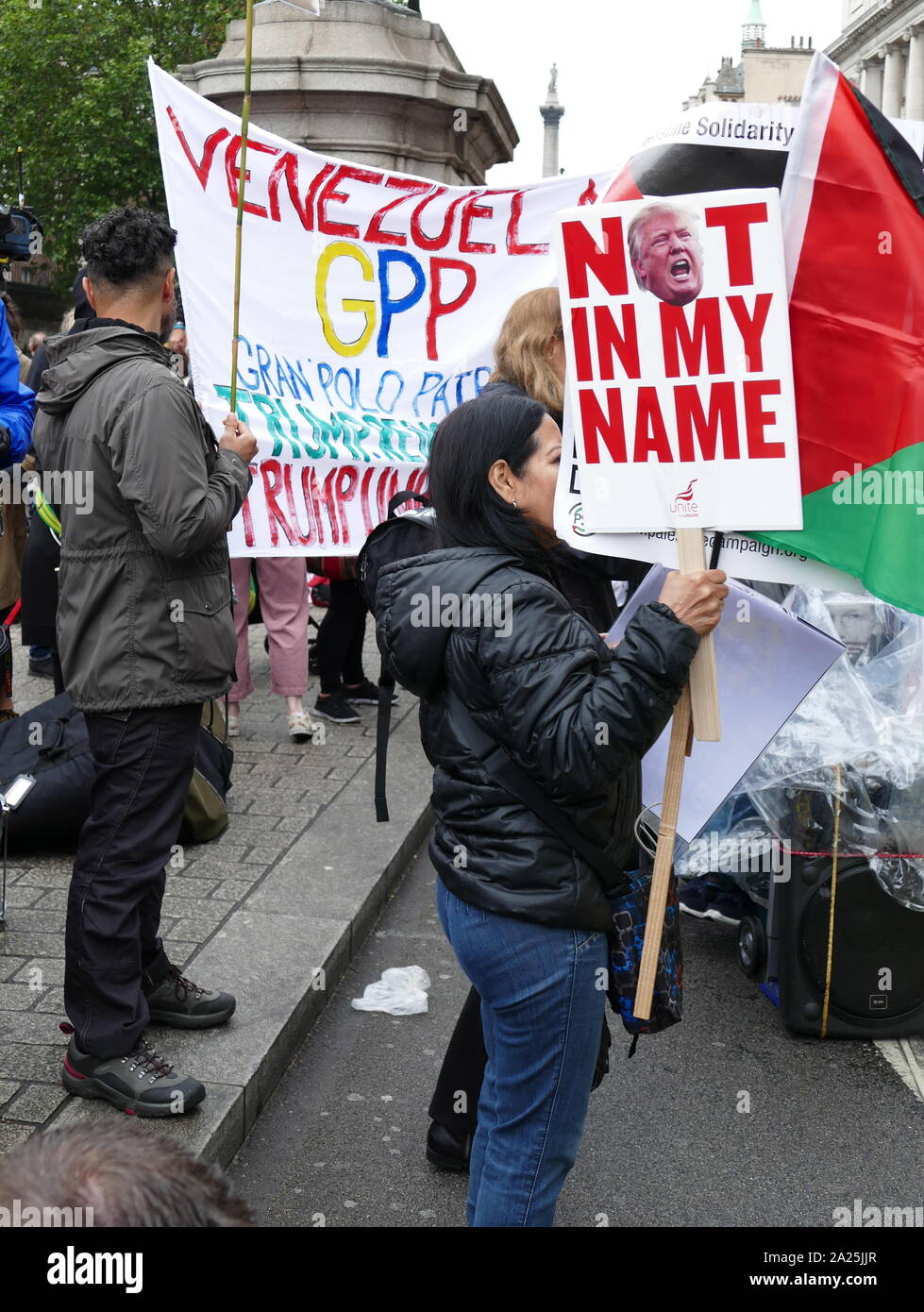 Demonstrationen in Whitehall und Trafalgar Square London während der Staatsbesuch von US-Präsident Donald Trump nach Großbritannien; Juni 2019 Stockfoto