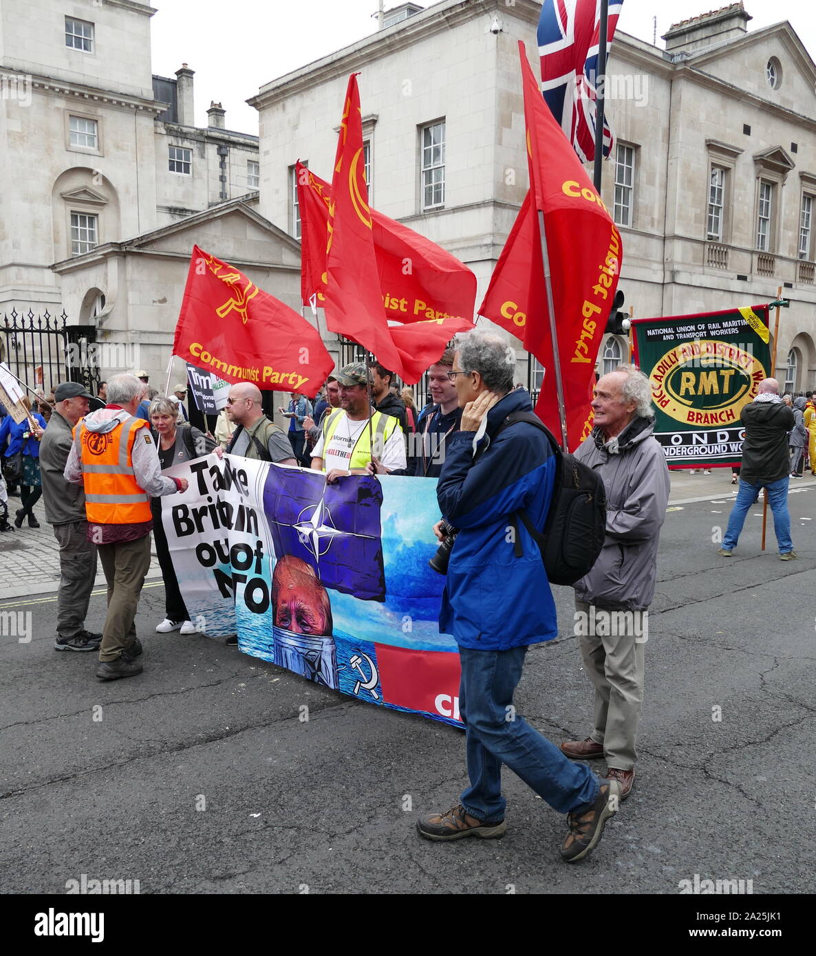 Demonstrationen in Whitehall und Trafalgar Square London während der Staatsbesuch von US-Präsident Donald Trump nach Großbritannien; Juni 2019 Stockfoto