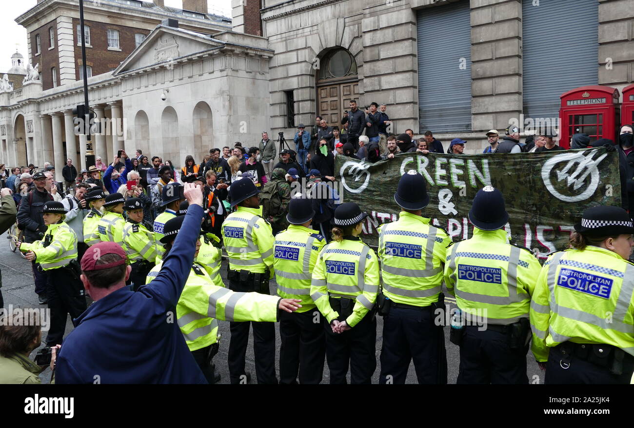 Demonstrationen in Whitehall und Trafalgar Square London während der Staatsbesuch von US-Präsident Donald Trump nach Großbritannien; Juni 2019 Stockfoto