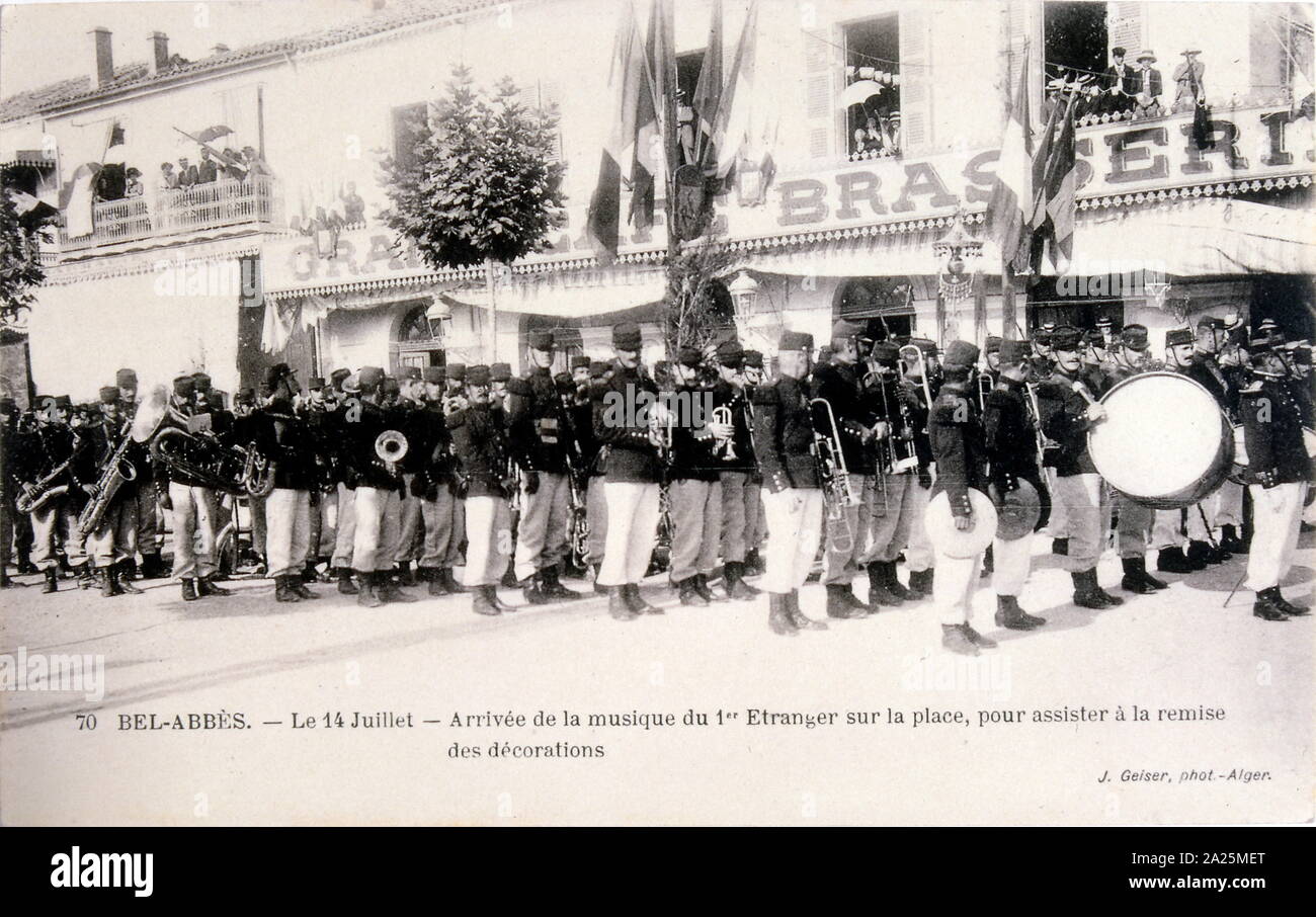 Französische Legionär kolonialen Band auf der Parade in Sidi Bel Abbès, Algerien. Postkarte 1910 Stockfoto