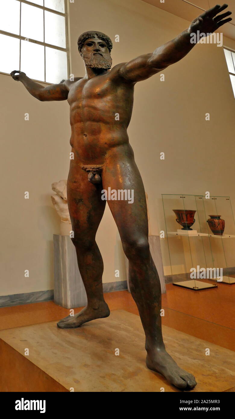 Das artemision Bronze (oft der Gott vom Meer genannt) ist eine antike griechische Skulptur, die vom Meer aus Kap Artemision wiedergefunden, im Norden von Euböa. Es stellt entweder Zeus oder Poseidon Stockfoto