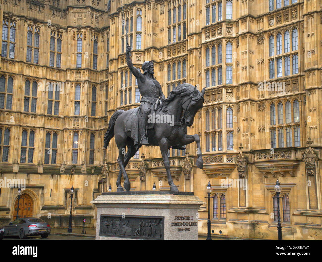Richard I, Statue von Carlo Marochetti, außerhalb der Palast von Westminster, Parlament, London United Kingdom. Richard I (8. September 1157 bis 6. April 1199) war König von England von 1189 bis zu seinem Tod. Stockfoto