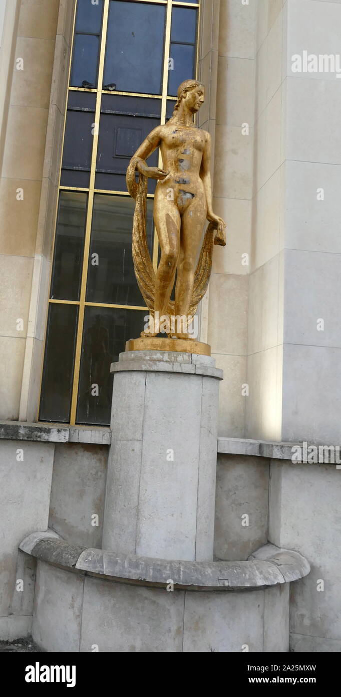 Flore (Flora), vergoldeten Statue im Palais de Chaillot in Paris 1937 von Marcel Gimond Stockfoto