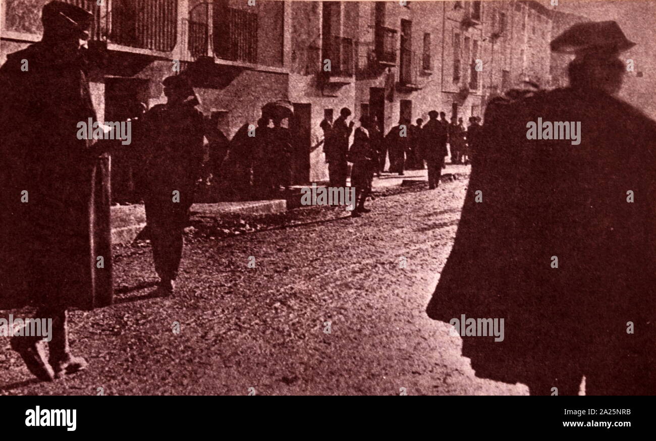 Foto während der spanischen Wahlen 1933 die Unruhen ausgelöst. Zivile Wachen patrouillieren die Straßen von Madrid. Stockfoto