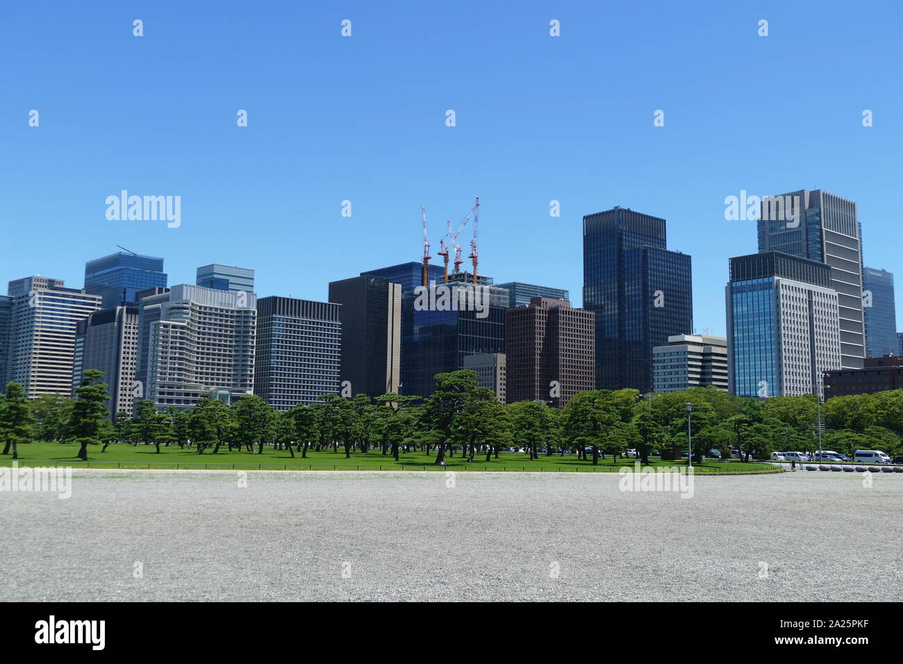 Moderne Skyline mit Bürogebäuden, Tokyo, Japan 2019 Stockfoto