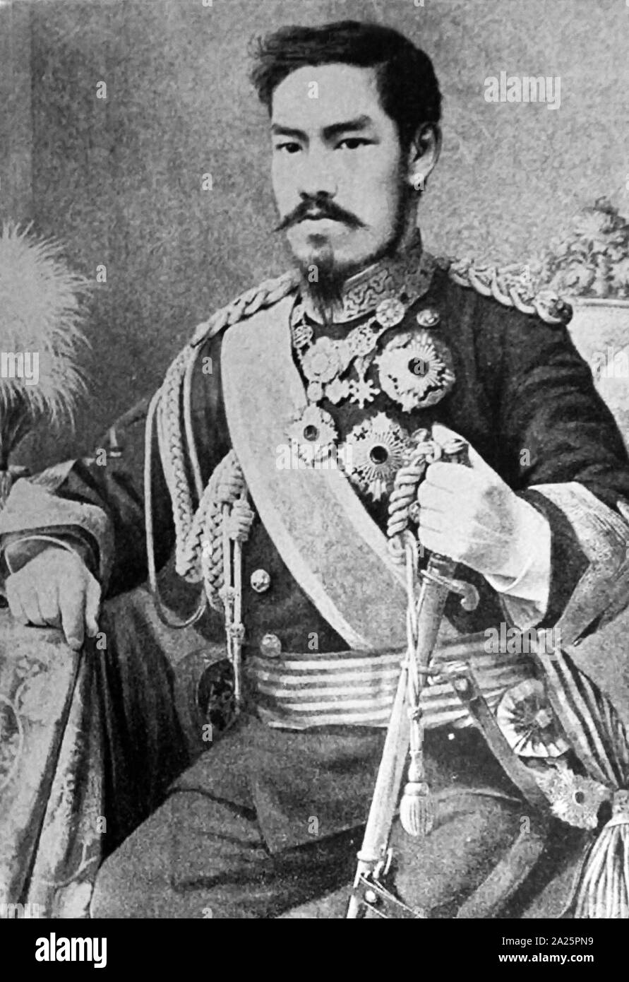 Kaiser Meiji (1852-1912), Kaiser von Japan, Regierende ab dem 3. Februar 1867 bis zu seinem Tod am 30. Juli 1912. Er den Vorsitz der Meiji Periode, eine Zeit des rasanten Wandel, erlebt das Kaiserreich Japan schnell von einem Isolationistischen feudalen Staat zu einer industrialisierten Welt verwandeln. Stockfoto