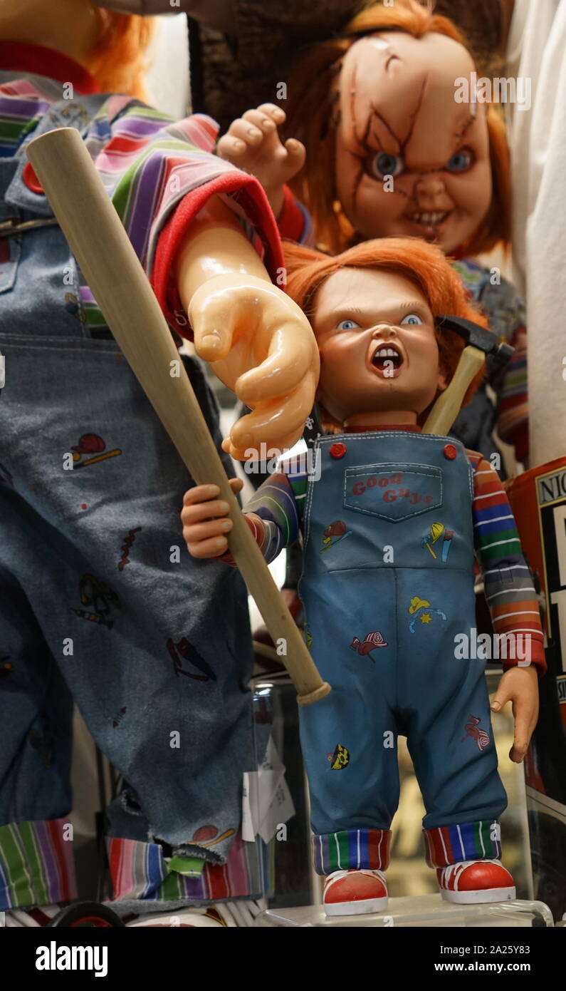 Eine Sammlung von Chucky Puppen von Franchise des Kindes spielen. In dem Film "Good Guys"-Puppe ist besessen von der Serienmörder Charles Lee 'Chucky' Ray, der versucht, seine Seele aus der Puppe zu einem menschlichen Körper zu übertragen. Stockfoto