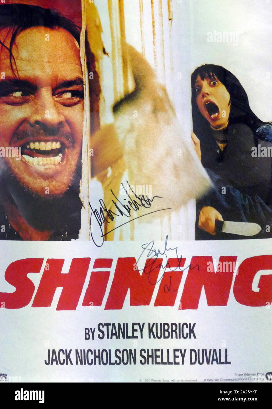 Poster für den Film "The Shining" mit Jack Nicholson und Shelly Duvall unterzeichnet. Stockfoto