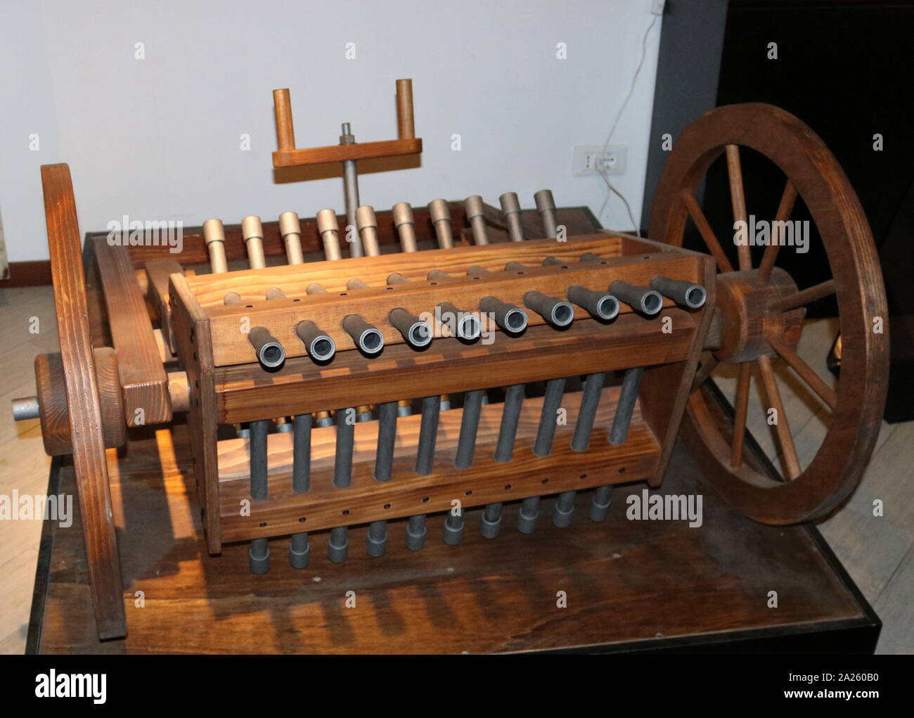 Triple Tier Maschinengewehr; Re-Bau aus einer Zeichnung von der Italienischen universalgelehrten Leonardo da Vinci (1452-1519) Stockfoto