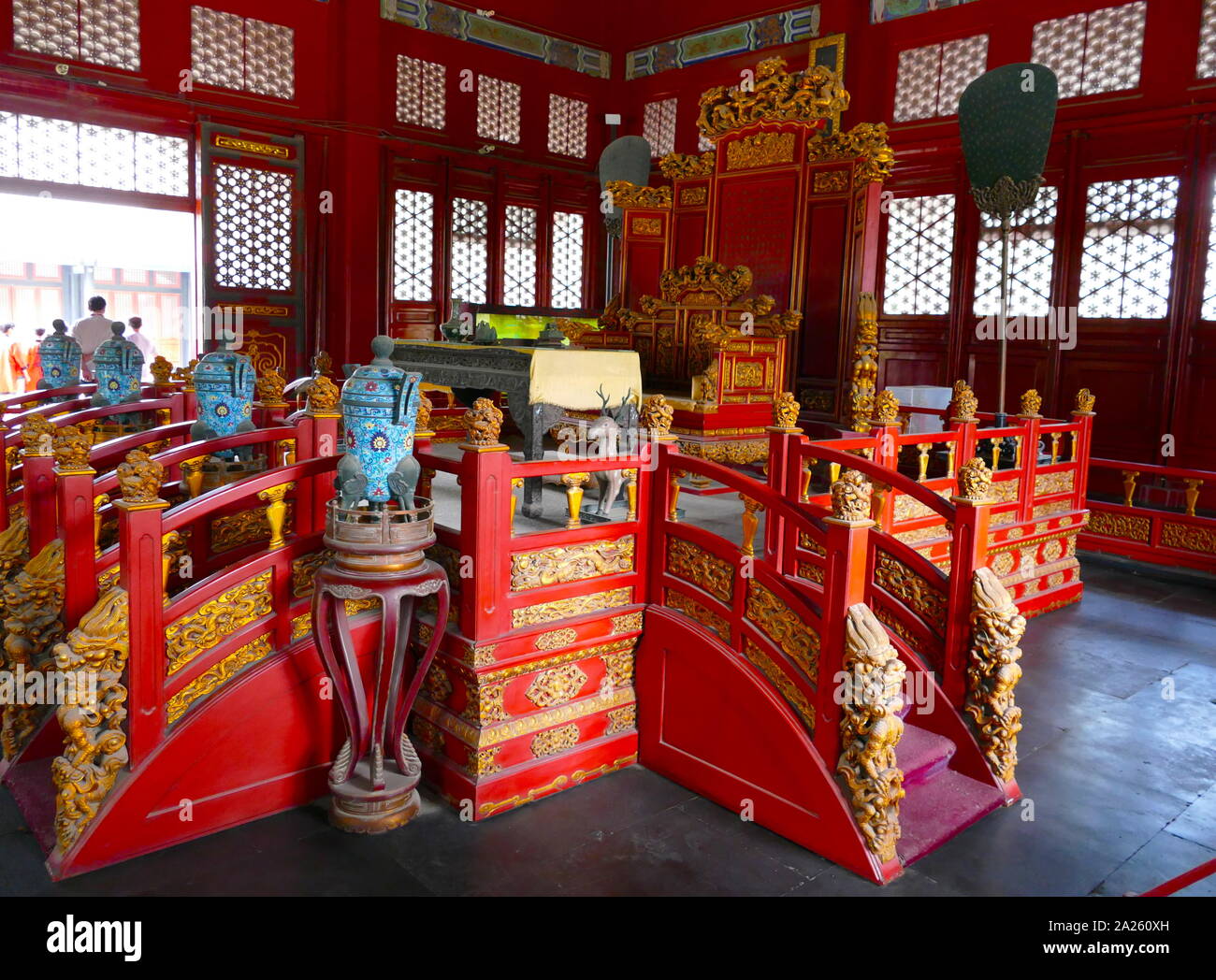 Guozijian (Imperial College), auf guozijian Straße in Peking, China, war Chinas nationale Universität während der Yuan, Ming und Qing Dynastien und die letzten Guozijian China. Die meisten der Gebäude der Beijing Guozijian wurden während der Ming Dynastie gebaut und es bleibt ein wichtiges Weltkulturerbe in China. Die guozijian wurde 1905 geschlossen. Die guozijian wurde zum ersten Mal im Jahre 1306 Im 24. Jahr der Zhiyuan Herrschaft der Yuan Dynastie errichtet und wurde rekonstruiert und auf einer großen Skala während Yongle und Zhengtong herrscht der Ming Dynastie renoviert Stockfoto