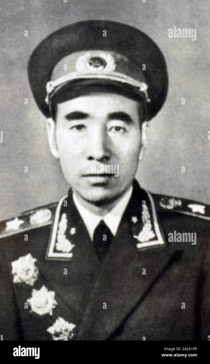 Lin Biao (1907 - 1971). Lin wurde bei der Schaffung der Grundlagen für Maos Personenkult instrumental, und war in der Kulturrevolution durch genannt werden Maos Nachfolger bestimmt belohnt. Lin starb am 13. September 1971. Nie Rongzhen (1899 - 1992) war ein prominenter chinesischer kommunistischer militärischen Führer, und eins von zehn Marshals in der Volksbefreiungsarmee Chinas. Stockfoto