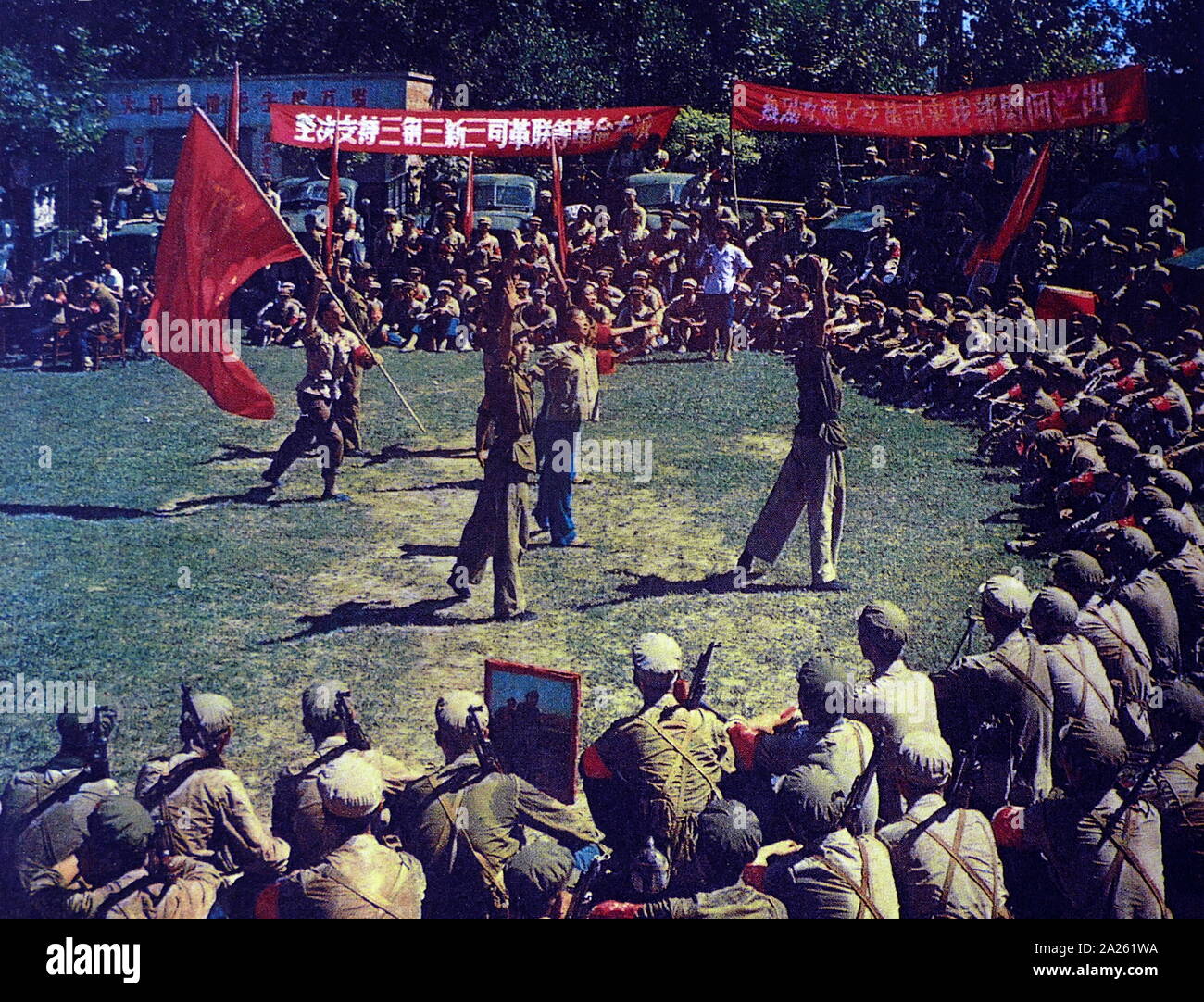 Wuhan Literatur und Kunst Abteilung durchgeführt für Luftwaffe Soldaten ein Tanz Drama "Hanqi Zhuangge'. Kulturrevolution China 1967 Stockfoto