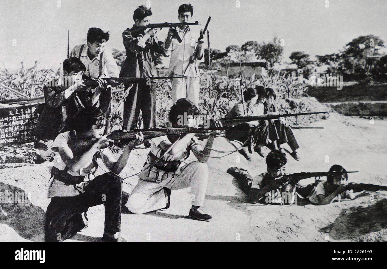Bauern haben militärische Ausbildung, während der Kulturrevolution. China 1967 Stockfoto