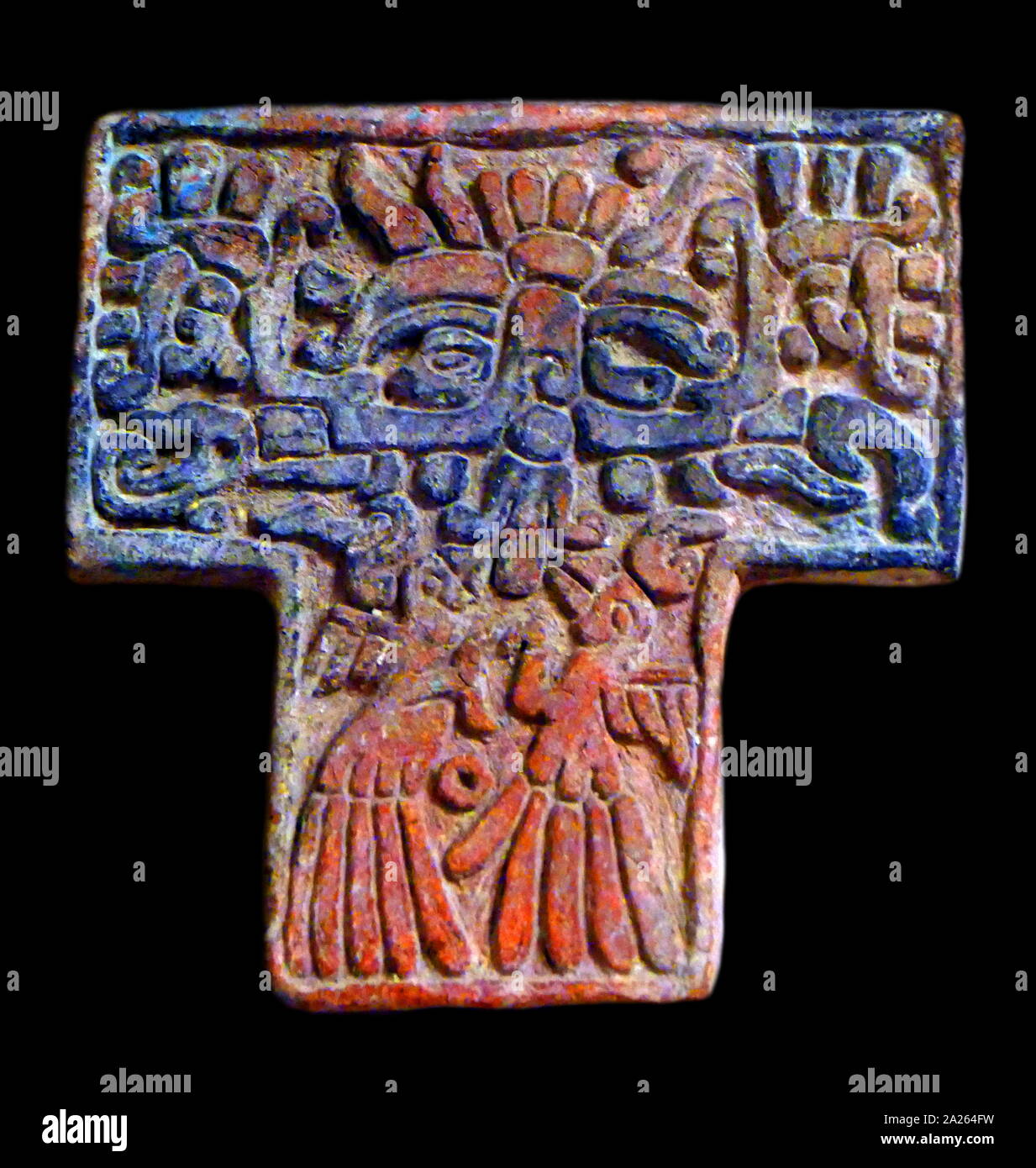 Keramik Stempel; Aztec, Isla de Sacrificios, Mexiko. AD 900 1521. Die Dichtung stellt zwei Quetzal Vögel mit langen Anhänger Schwanzfedern schweben unter einer Blume. Dichtungen verwendet wurden Designs auf Textilien sowie für Körper Ornament zu Impressum. Stockfoto