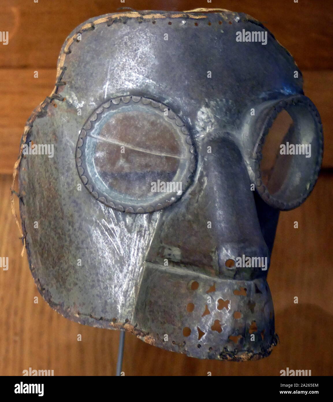 Schutzhülle aus Leder Maske in die Arbeit im Labor verwendet, Frankreich 1890 Stockfoto