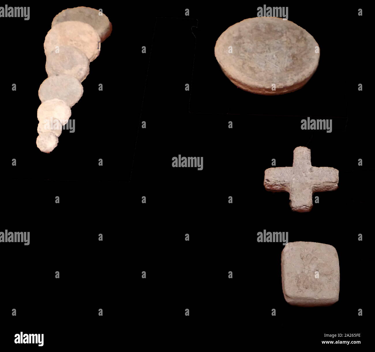 Stein Dichtung und Kreuzförmig Gewicht im Handel verwendet; von Akrotiri, minoische Siedlung auf den vulkanischen griechischen Insel Santorin (Thera). Die Griechen kamen in Kreta in der Mykenischen Periode, später als Akrotiri. Die Siedlung wurde in den Theran Eruption irgendwann im 16. Jahrhundert v. Chr. zerstört und in vulkanischer Asche begraben Stockfoto