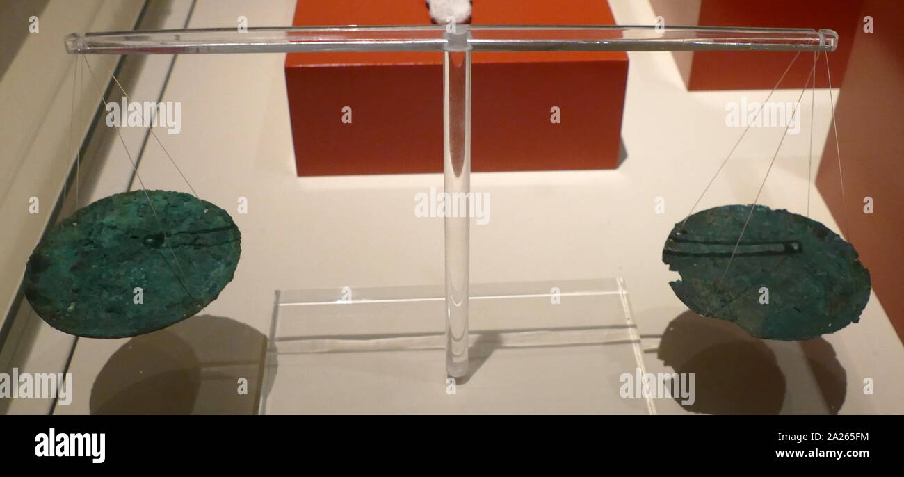 Bronze dolche von Akrotiri, minoische Siedlung auf den vulkanischen griechischen Insel Santorin (Thera). Die Griechen kamen in Kreta in der Mykenischen Periode, später als Akrotiri. Die Siedlung wurde in den Theran Eruption irgendwann im 16. Jahrhundert v. Chr. zerstört und in vulkanischer Asche begraben Stockfoto